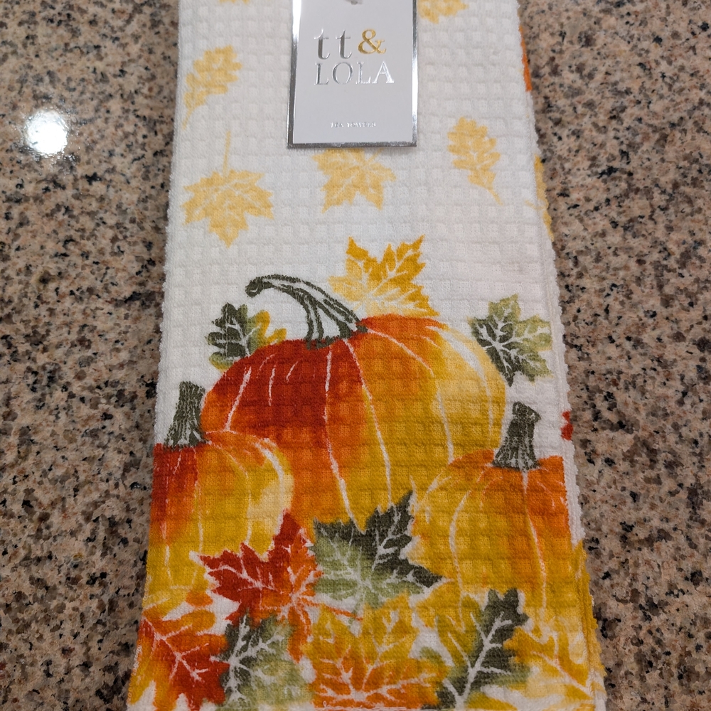 NWT TT & Lola Autumn Pumpkin Kitchen Towels (2)